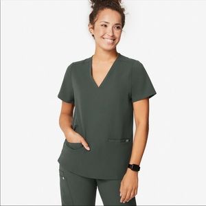 FIGS Moss Casma 3 pocket Scrub Top!! NWT